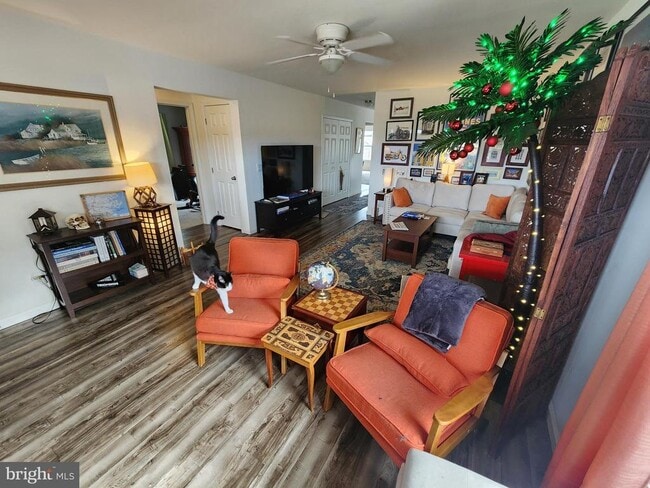 Building Photo - 903 N Walnut St