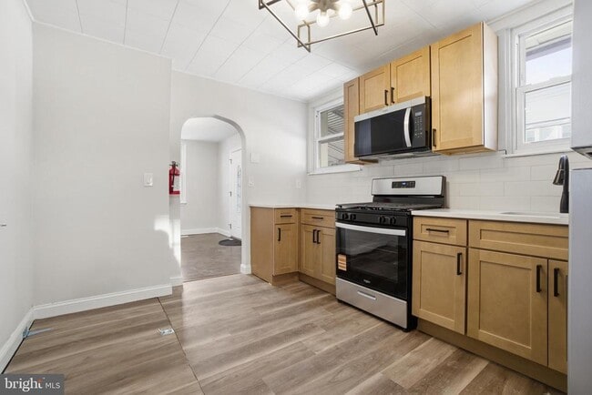 Building Photo - 806 Bordentown Rd