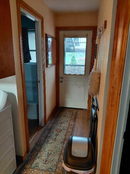 Building Photo - 339 6th Ave N