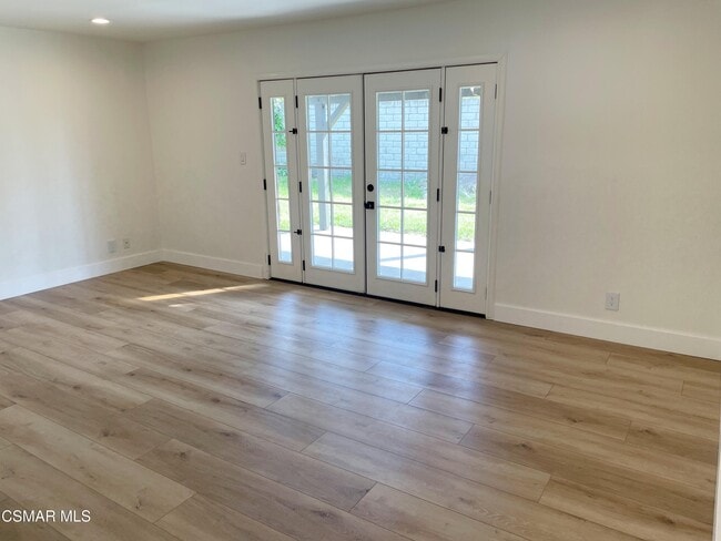 Building Photo - 382 Aristotle St