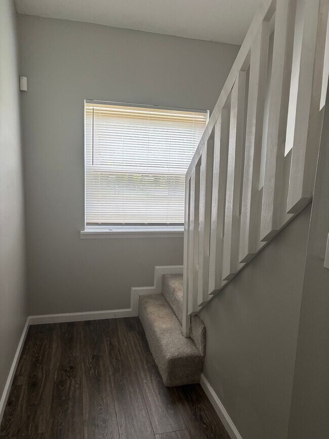 Building Photo - Charming 3BR Duplex in Huntsville