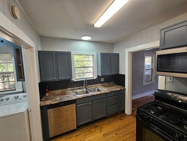 Building Photo - Home in Hot Springs