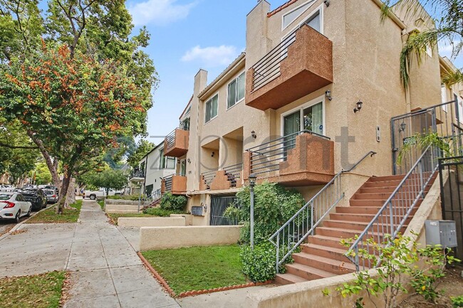 Building Photo - 528 E San Jose Ave