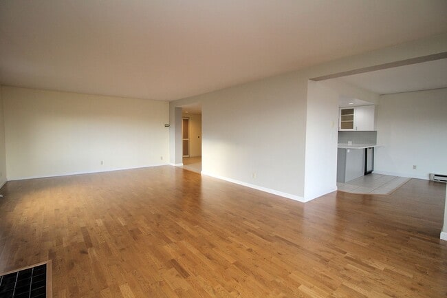 Building Photo - 2309 SW 1st Ave