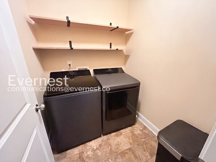 Building Photo - 1500 Drew Dr