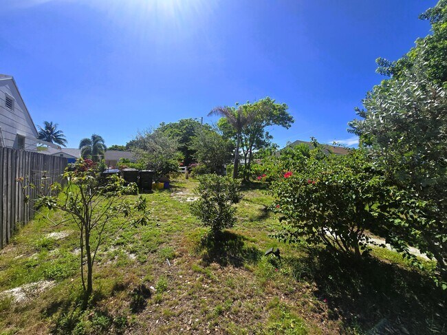 Building Photo - 1115 S M St