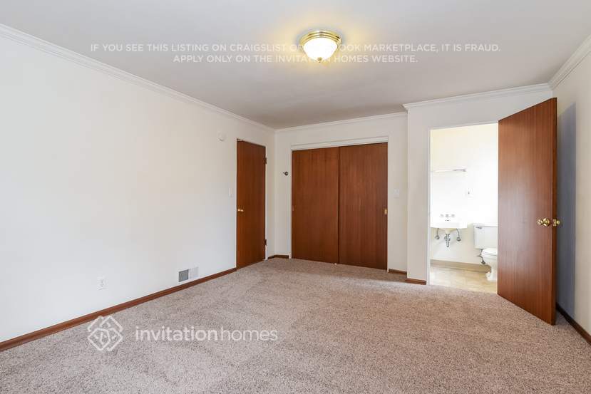 Building Photo - 1706 3rd Ave NW