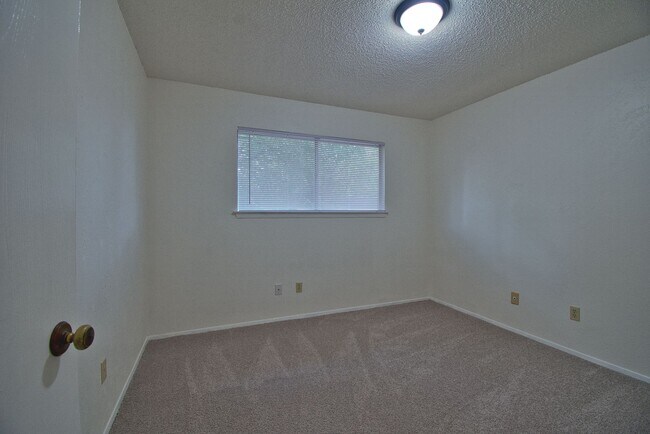 Building Photo - QuailField 9303