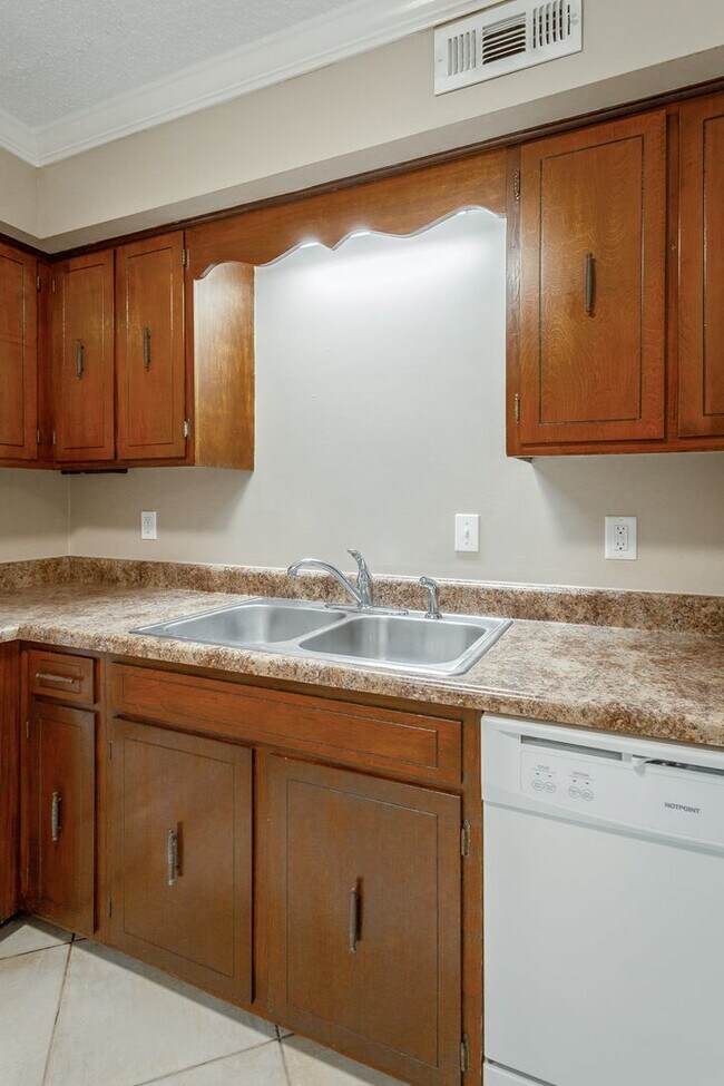 Building Photo - 741 S Germantown Cir