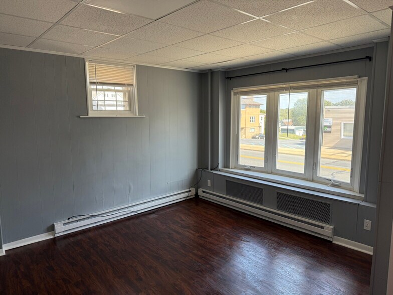 Building Photo - 778 3rd St