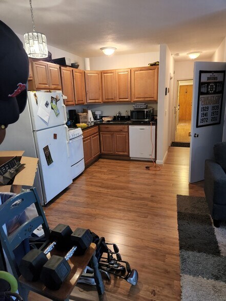 Building Photo - 145 Endicott St