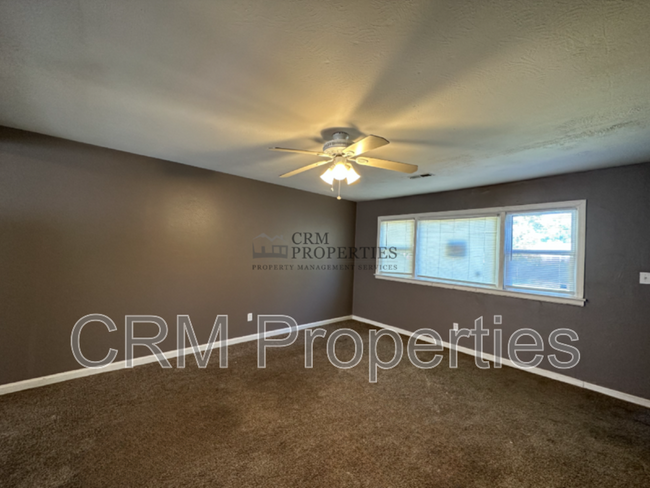 Building Photo - 2203 Admiral Dr