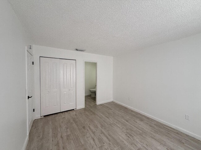 Building Photo - 13186 Thrush St