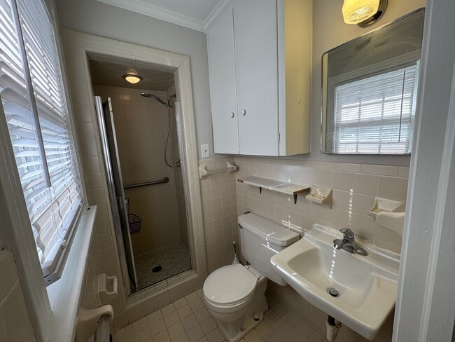 Building Photo - 408 E Simmons Ave