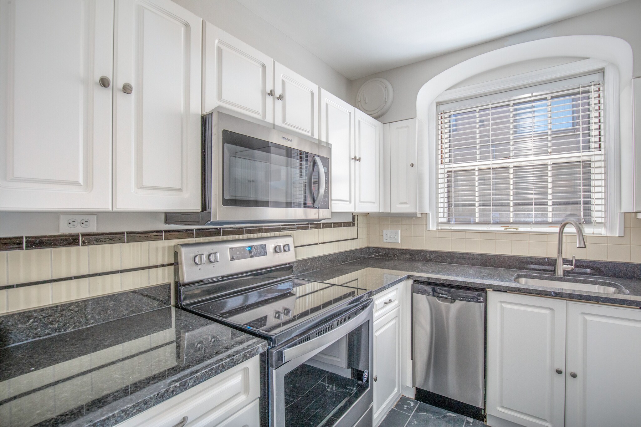 Building Photo - 7535 Oxford Dr