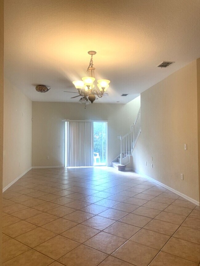 Building Photo - GATED COMMUNITY WITH COMMUNITY POOL