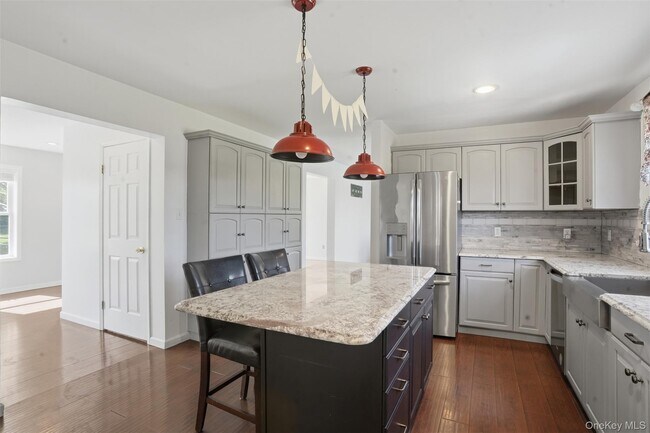 Building Photo - 34 Rombout Rd