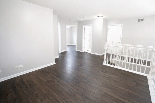 Building Photo - 318 Abington Woods Dr