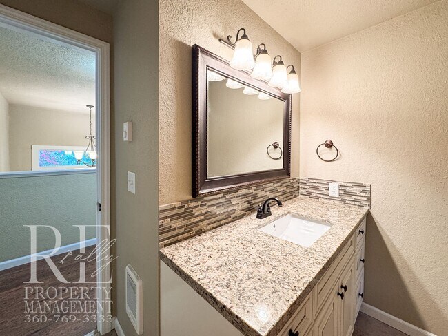 Building Photo - Bright & Spacious Split-Level Home with Gourmet Kitchen, Skylight & Expansive Yard