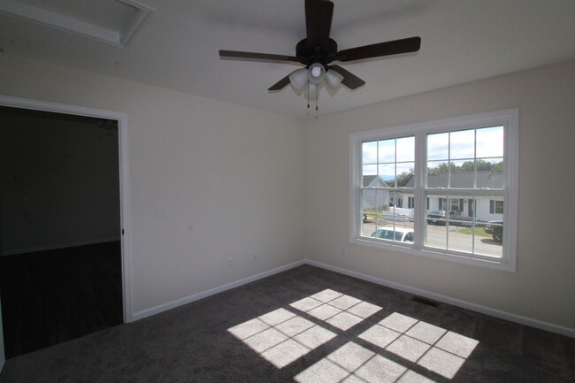 Building Photo - Newer Home for Rent in Brentwood Subdivision!