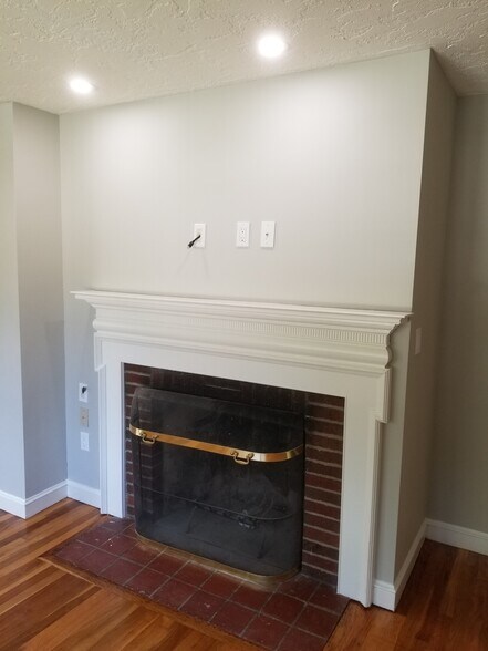 Building Photo - 46 Brookway Dr