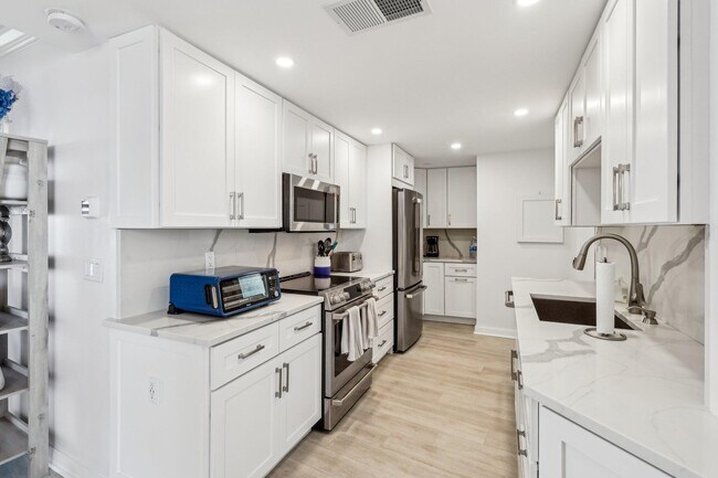 Building Photo - 5400 N Ocean Dr