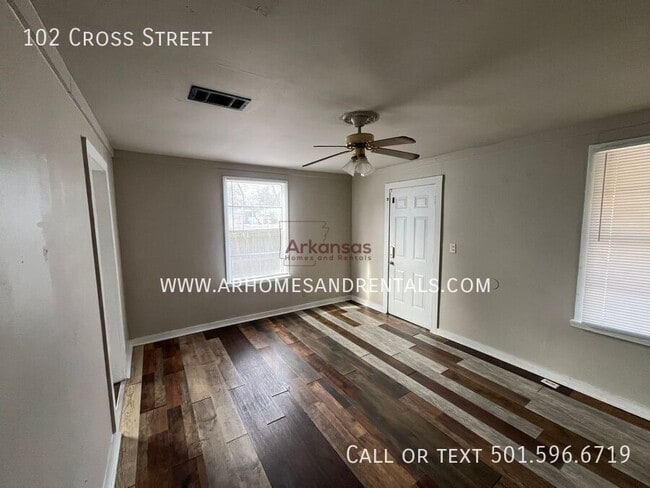 Building Photo - 102 Cross St