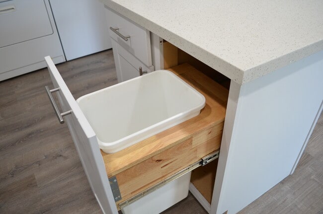 Building Photo - 12 E Hermosa Dr