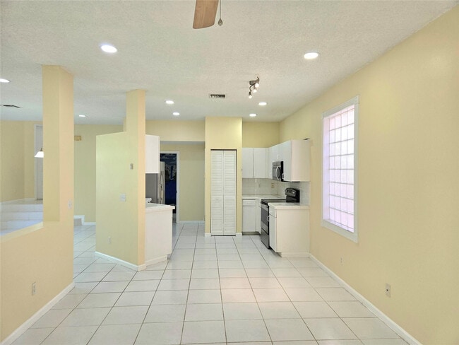 Building Photo - 160 NW 97th Terrace