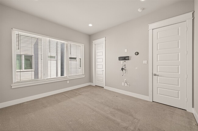 Building Photo - 2114 Engelmohr St