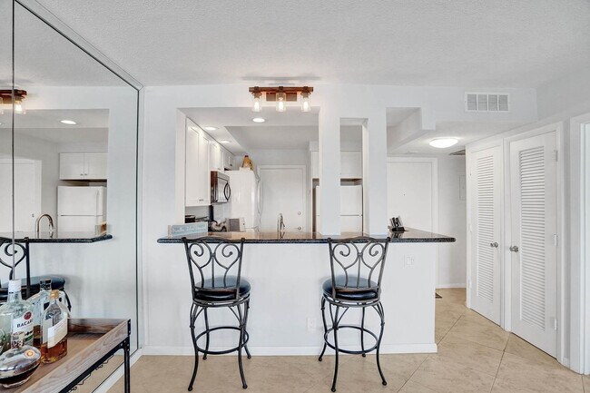 Building Photo - 6000 N Ocean Blvd