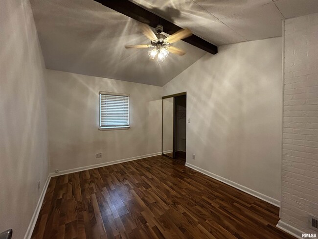 Building Photo - 1328 Hilltop Dr