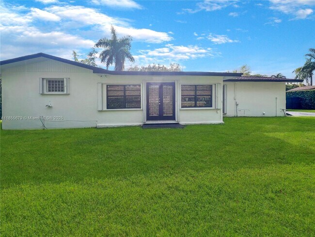 Building Photo - 4611 SW 82nd Ct