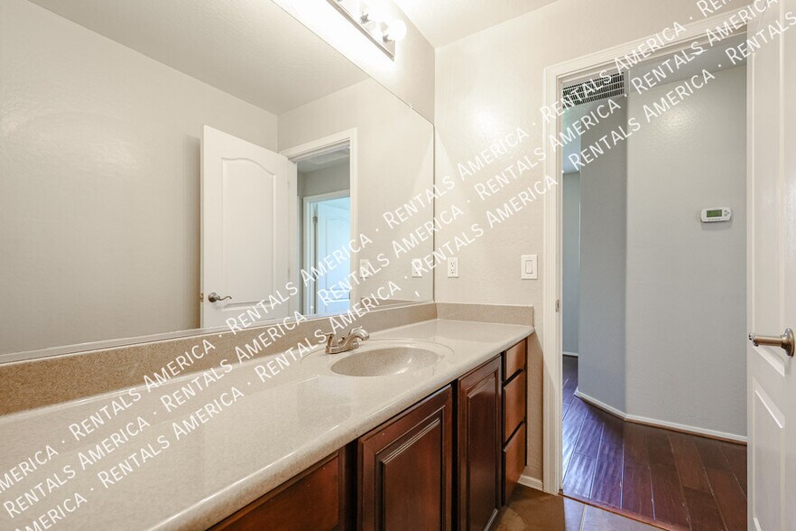 Building Photo - 2665 E Bart St