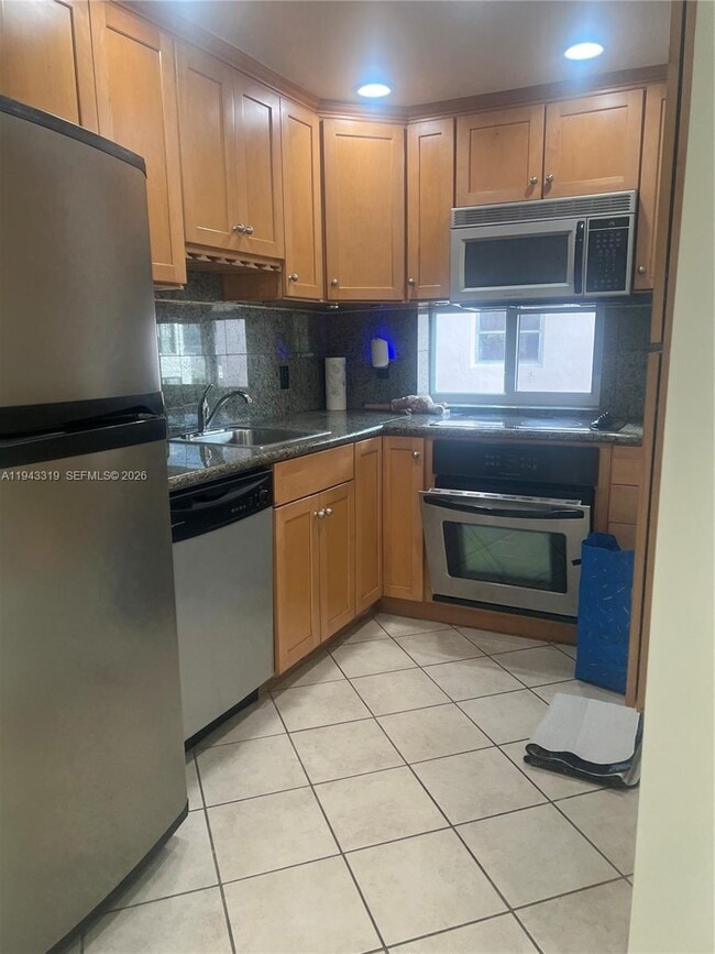 Building Photo - 225 SE 16th Ave