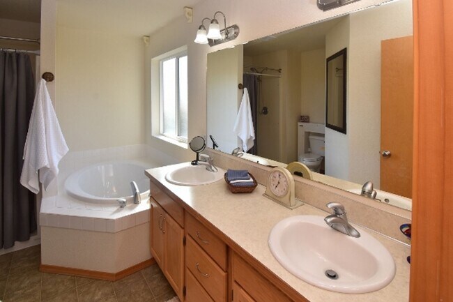 Building Photo - PENDING APPLICATION; Well Maintained 4 BD