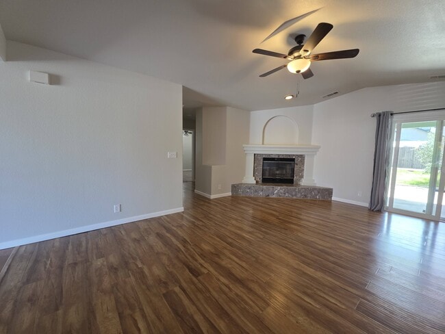 Building Photo - 3179 Sunglow Dr