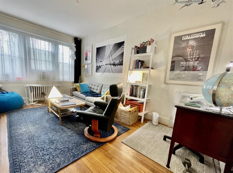 Building Photo - 18 Gray St