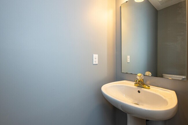 Building Photo - 204 Landmark Dr