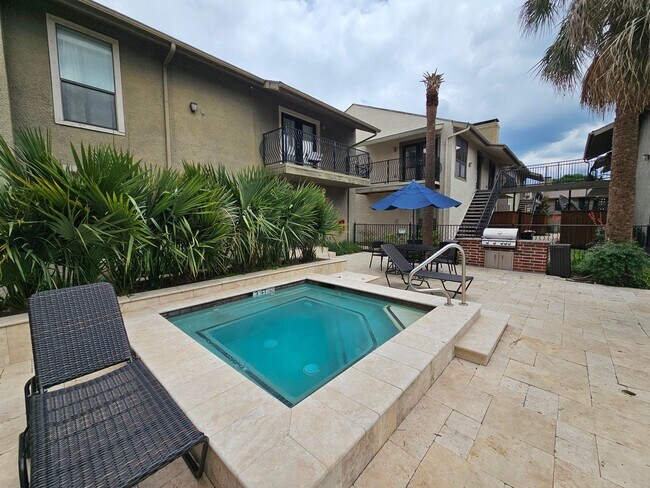 Building Photo - 2-bedroom, 2-bath condo in Gated community...