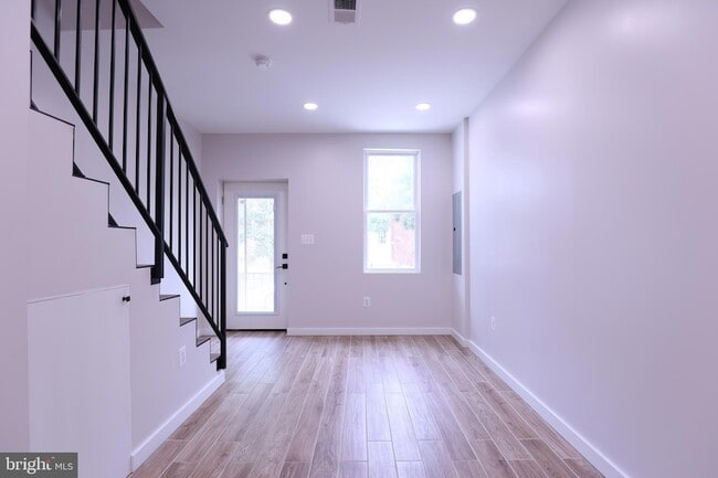 Building Photo - 2039 Rosedale St NE