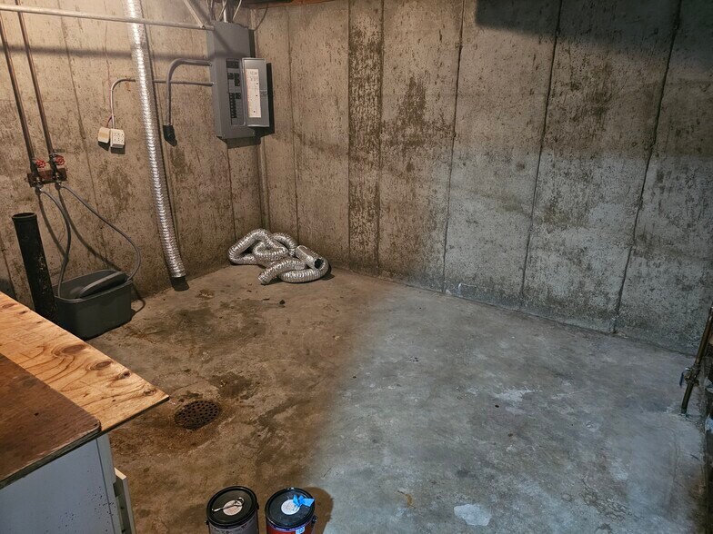 Building Photo - 3636 Reavis Barracks Rd