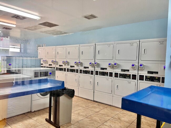 Building Photo - 718 Executive Center Dr