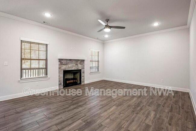 Building Photo - 7 Ripley Ln