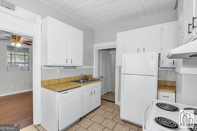 Building Photo - 1926 Howard Ave