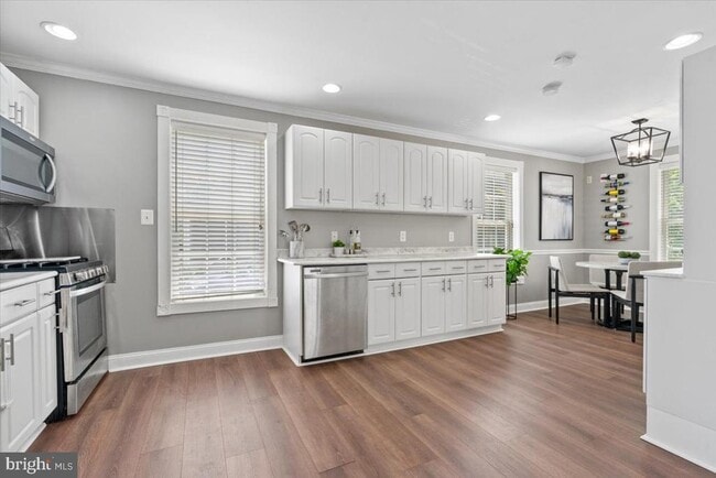 Building Photo - 2819 Summerfield Rd