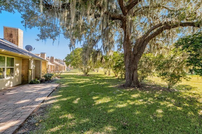 Building Photo - 1814 Veranda Dr
