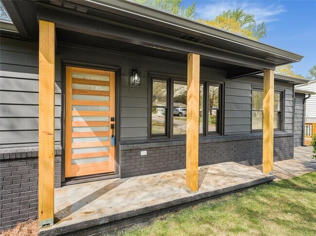 Building Photo - 960 Pine Forest Dr SW