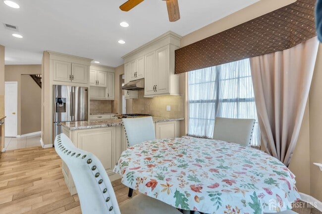 Building Photo - 1 Johnson St