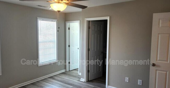 Building Photo - 337 S Pointe Dr